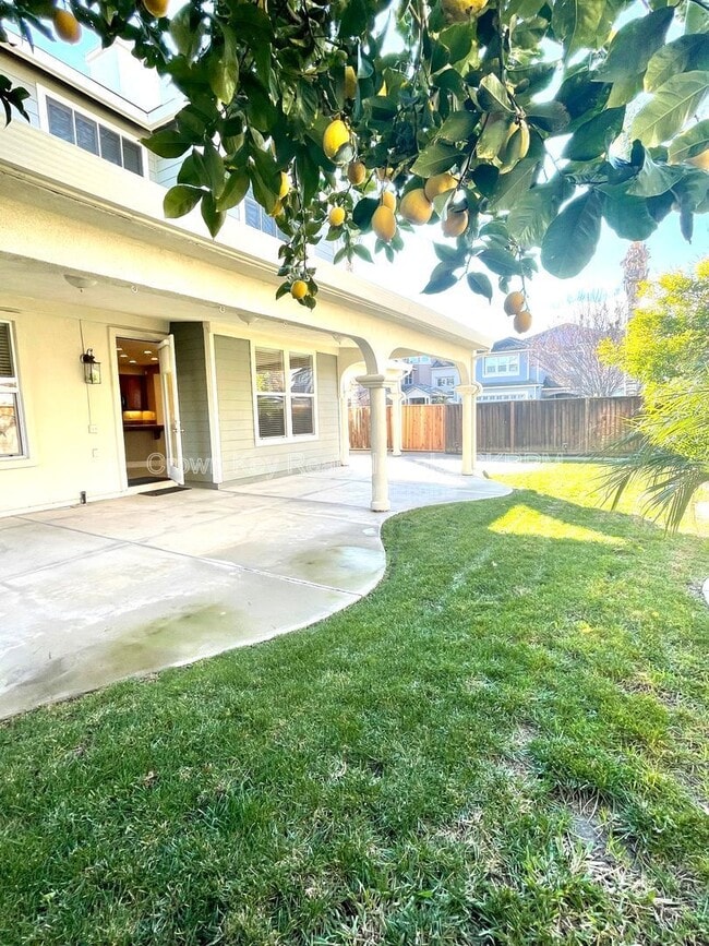 Building Photo - 2287 Lighthouse Cir
