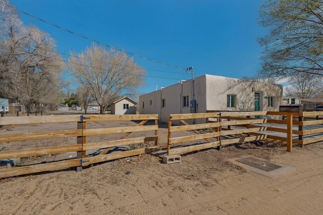 Building Photo - Beautifully Renovated Home for Rent