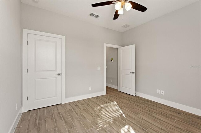 Building Photo - 123 Tulip Ln