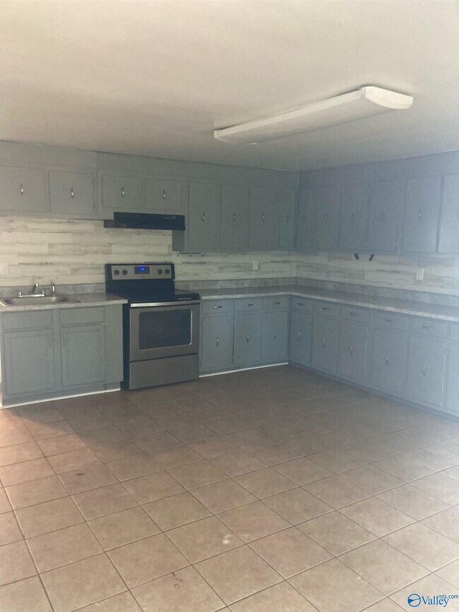 Building Photo - 1020 Fairway Dr NW