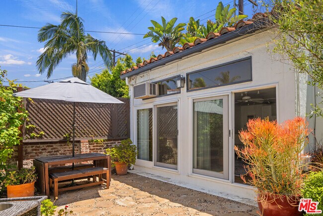 Building Photo - 1116 S La Jolla Ave