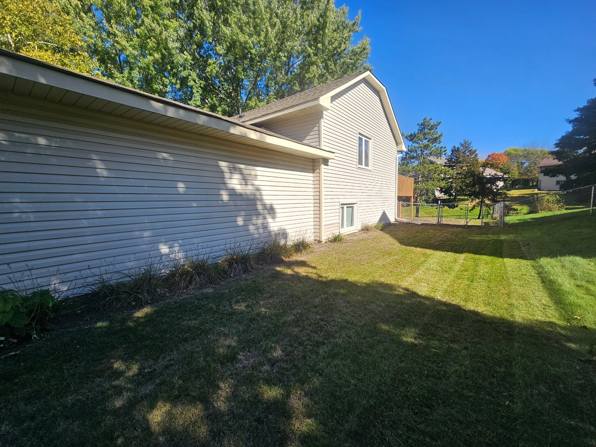 Building Photo - 10259 Englewood Dr