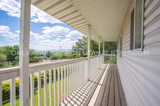 Building Photo - 2051 S State St