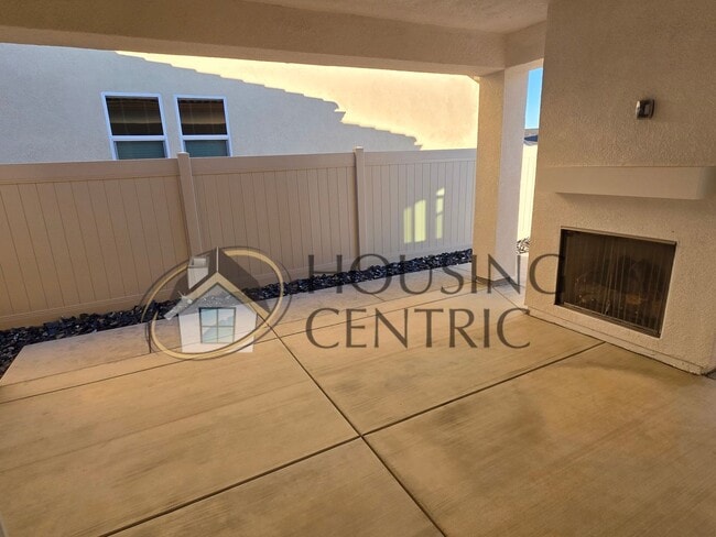 Building Photo - Executive Single Story Rental in HIGHLY DESIRABLE Heritage 55+ Community!