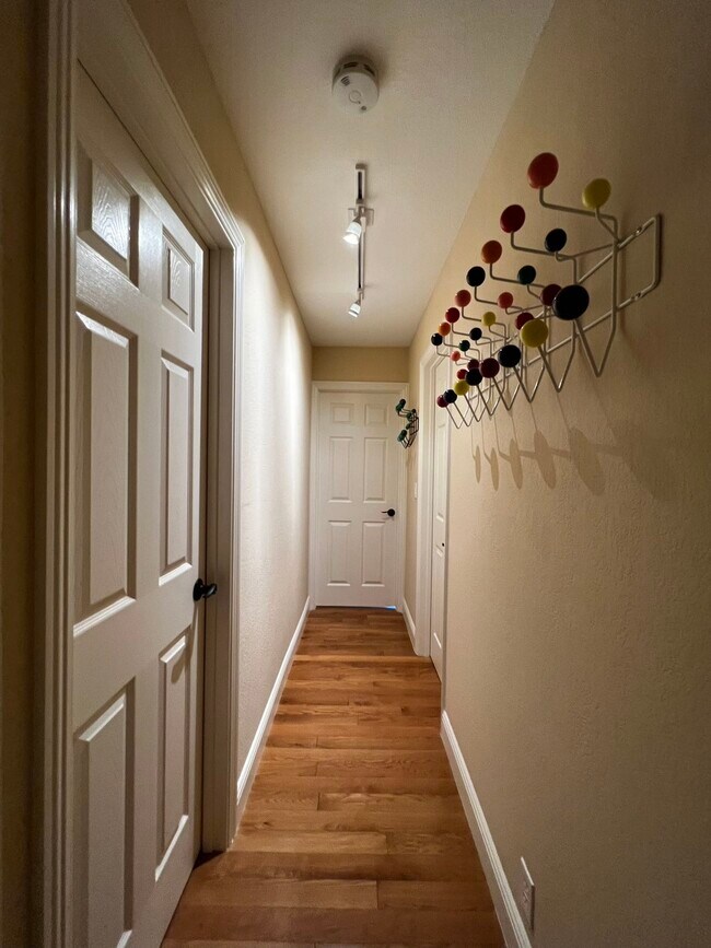 Building Photo - 580 Vista Ave