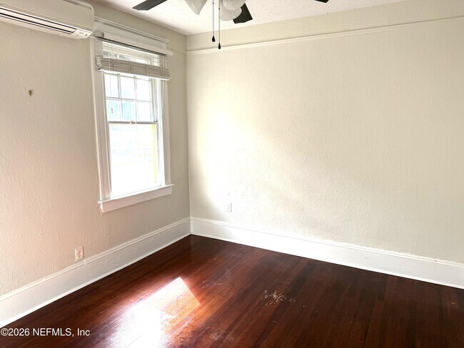 Building Photo - 2116 Herschel St