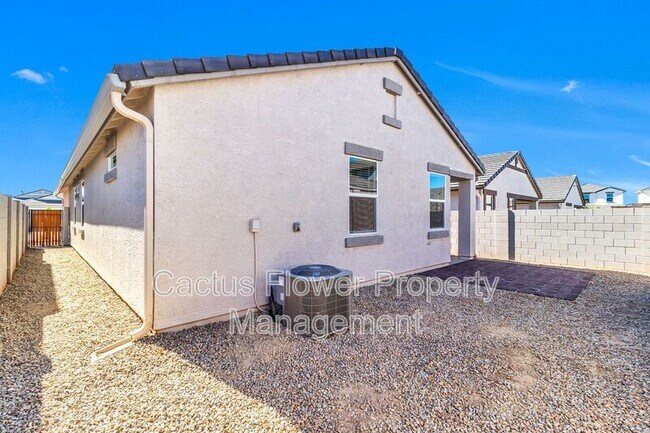 Building Photo - 2108 W Sheridan Ave