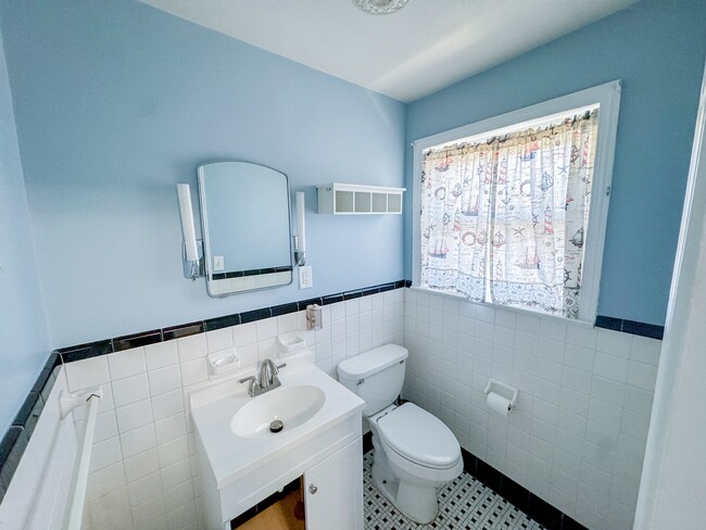 Building Photo - 13 Owens Rd