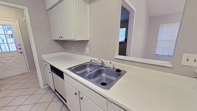 Building Photo - 12406 Deer Falls Dr