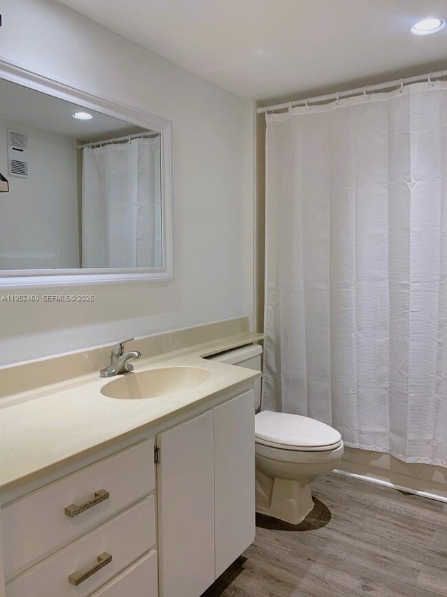 Building Photo - 1703 Whitehall Dr