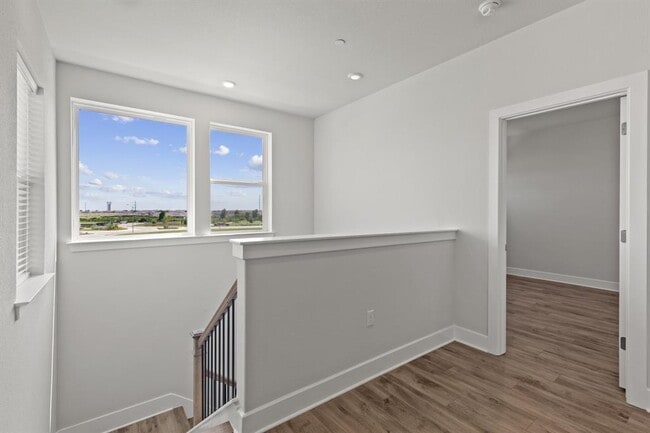 Building Photo - 213 Flowers Ave