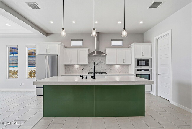Building Photo - 329 Hector Porras Dr
