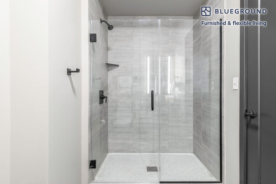 Building Photo - 939 W Washington Blvd