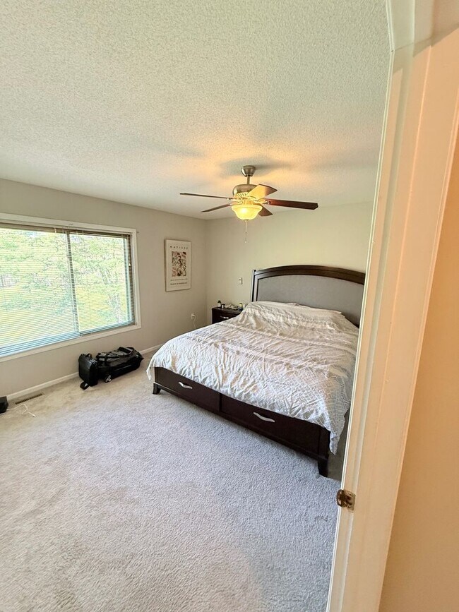 Building Photo - Farmington Woods Professional Townhouse Condo