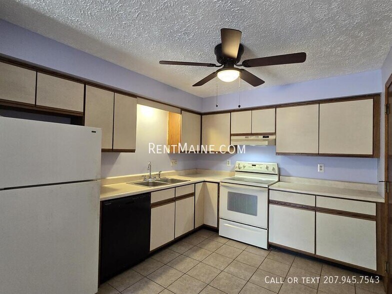 Building Photo - 10 Hartley St