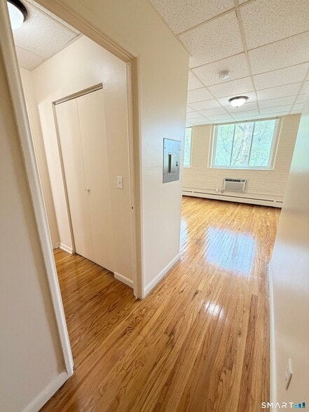 Building Photo - 71 Catlin St