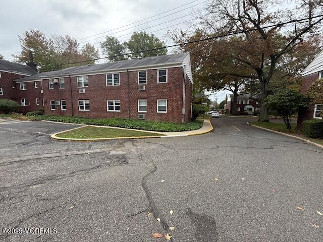 Building Photo - 82 Manor Dr