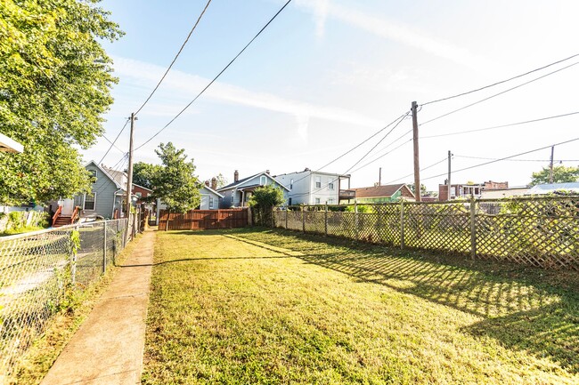 Building Photo - Beautiful Renovated 2 Bed 1 Bath Home