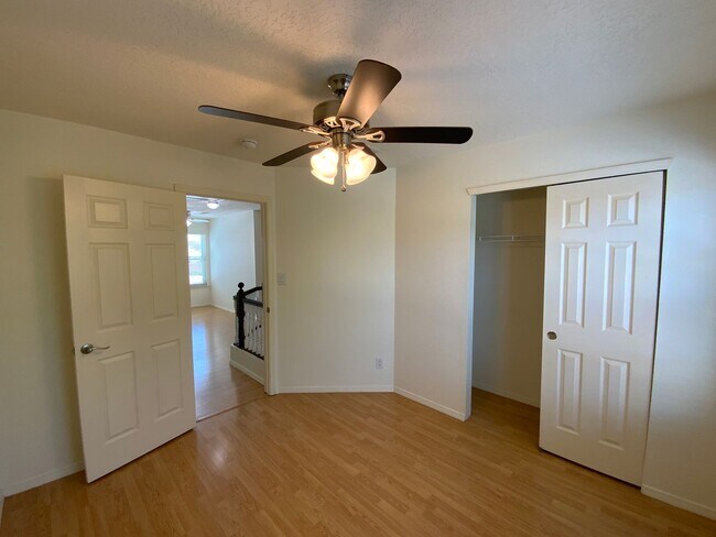 Building Photo - 3 Bedroom Home Available Near Golf Course ...