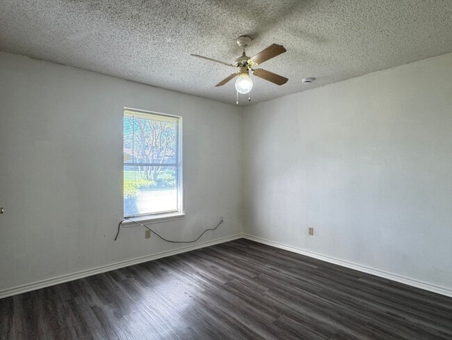 Building Photo - 3242 Stoneridge Dr