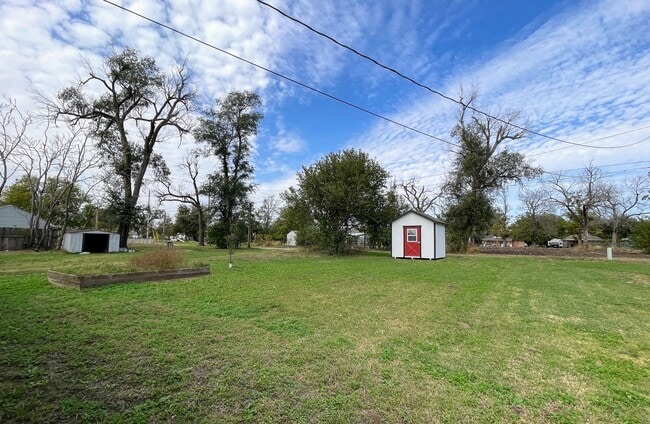 Building Photo - Updated 3-Bed 1-Bath Home