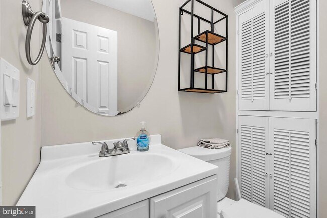 Building Photo - 2 Leicester Ln