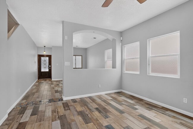 Building Photo - 624 Torretta Dr SW
