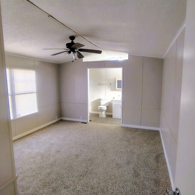 Building Photo - Home For Rent