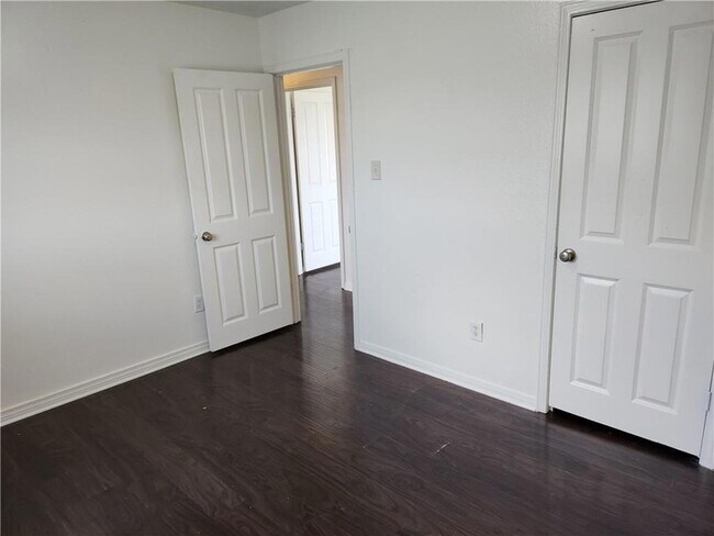 Building Photo - 44 Carriage Ln