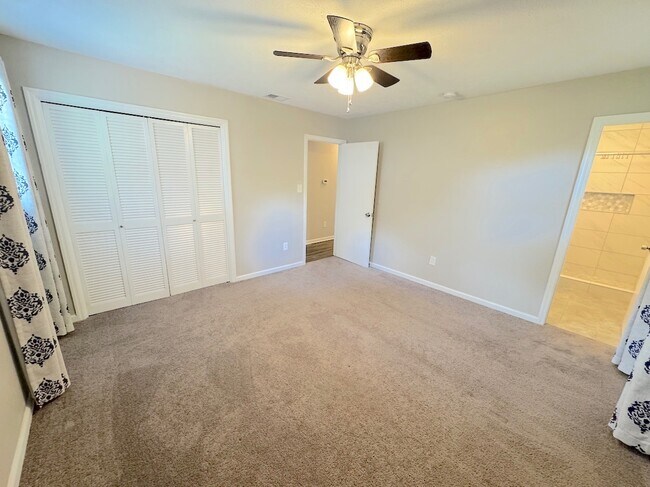 Building Photo - 9 Mistletoe Ct