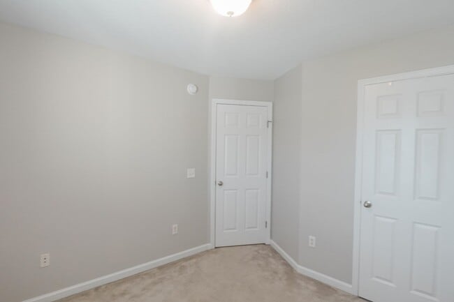 Building Photo - Coming Available