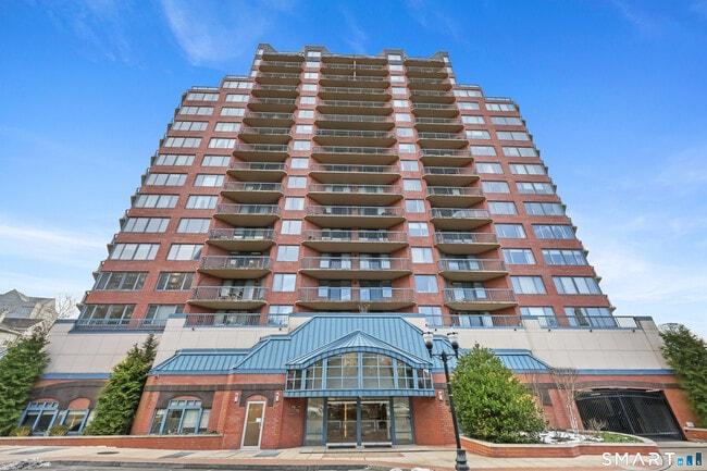 Building Photo - 25 Forest St