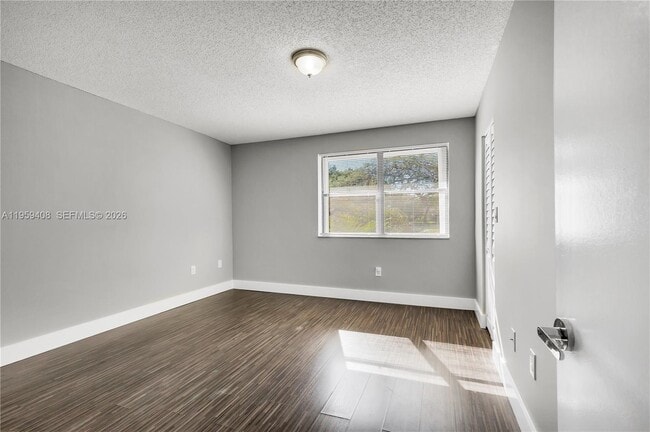 Building Photo - 10639 SW 113th Pl