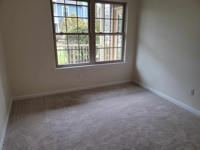 Building Photo - 27 Lear Ct