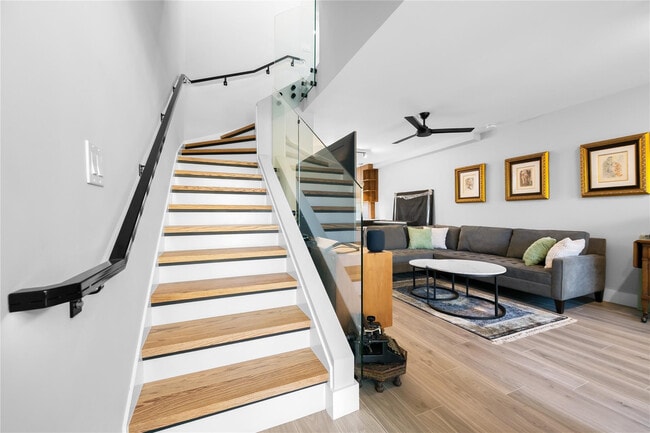 Building Photo - 340 City View Dr