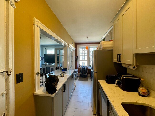 Building Photo - Spacious Cambridge 1 Bed