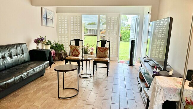 Building Photo - 1551 NW 20th Ave