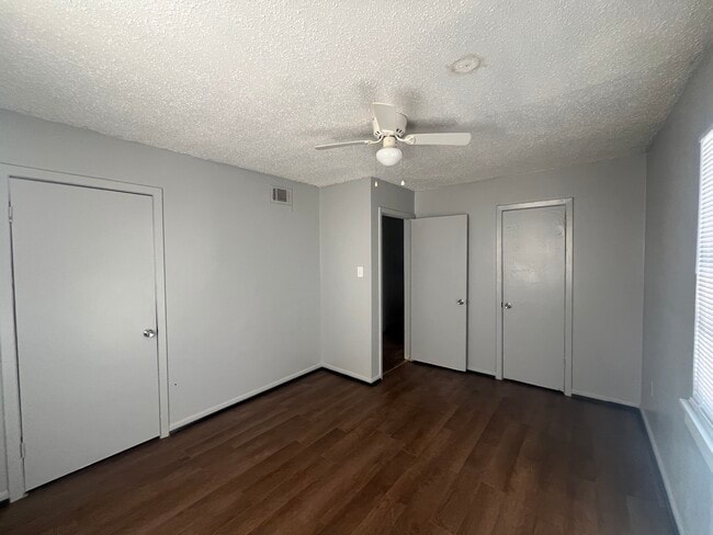 Building Photo - 209 Laurel St