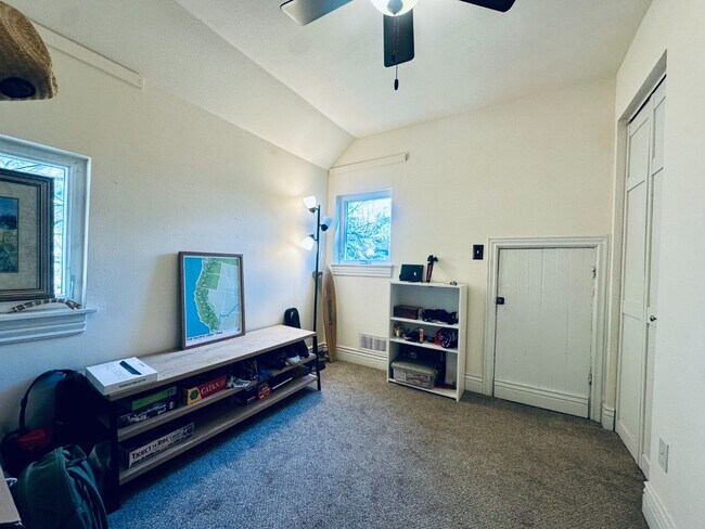 Building Photo - Charming 3 bedroom Victorian home!