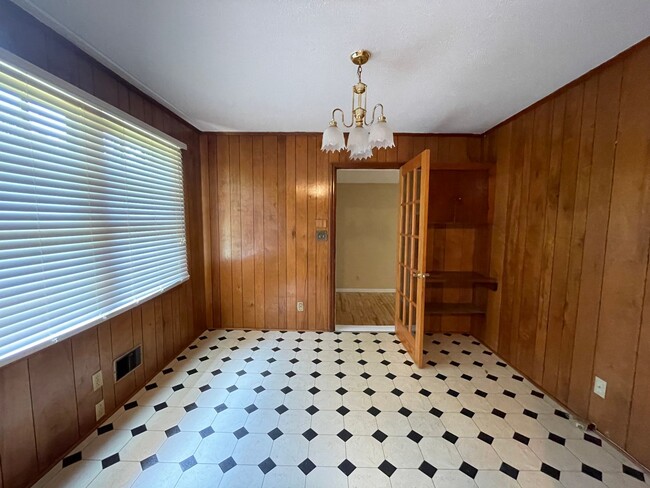 Building Photo - 6524 Camelot St