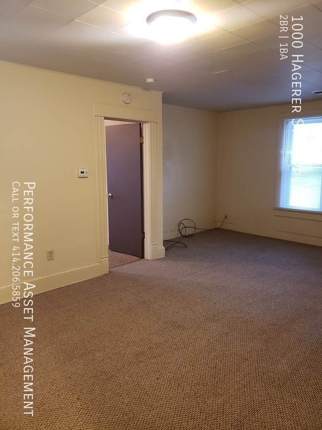 Building Photo - Spacious 2 bedroom Racine upper