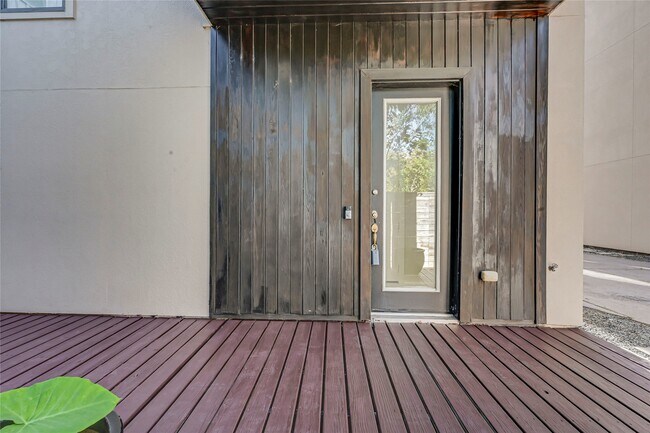 Building Photo - 2419 Charleston St