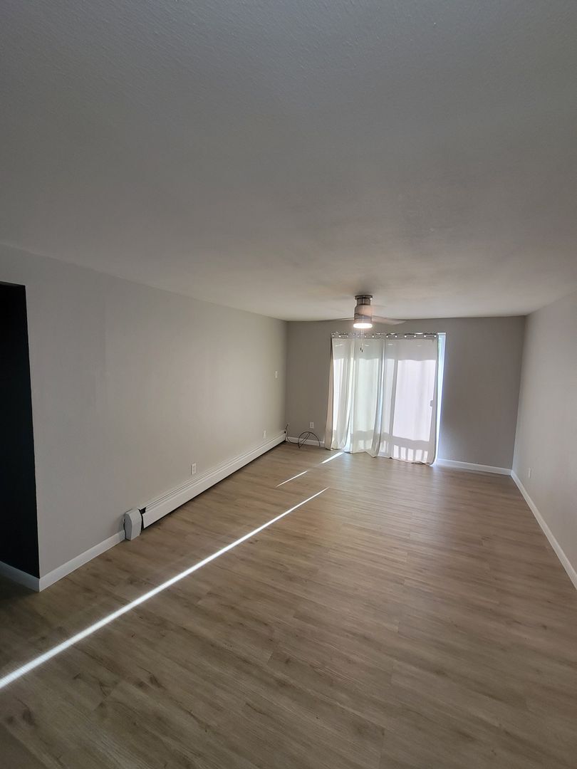 Building Photo - 1302 S Parker Rd