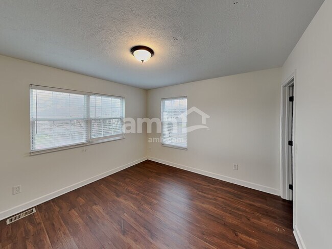 Building Photo - 1130 Mastell Dr