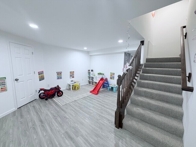 Building Photo - 483 Dusty Brook Dr