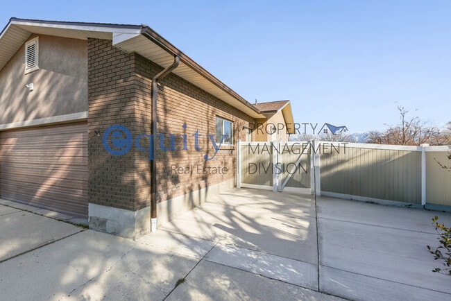 Building Photo - Large basement apartment in South Jordan