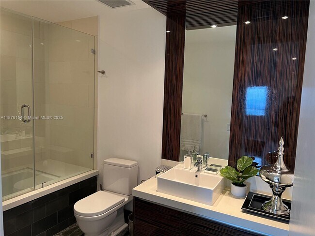 Building Photo - 1100 Biscayne Blvd