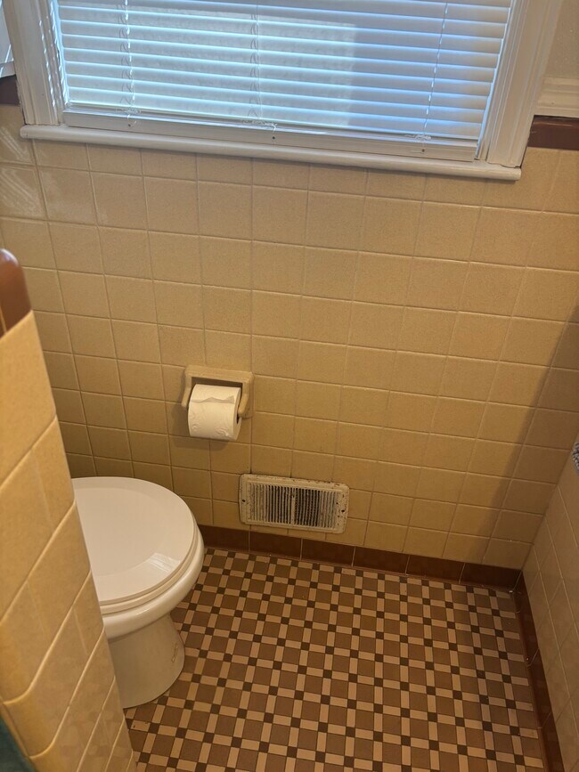 Building Photo - 814 Pierce Ave