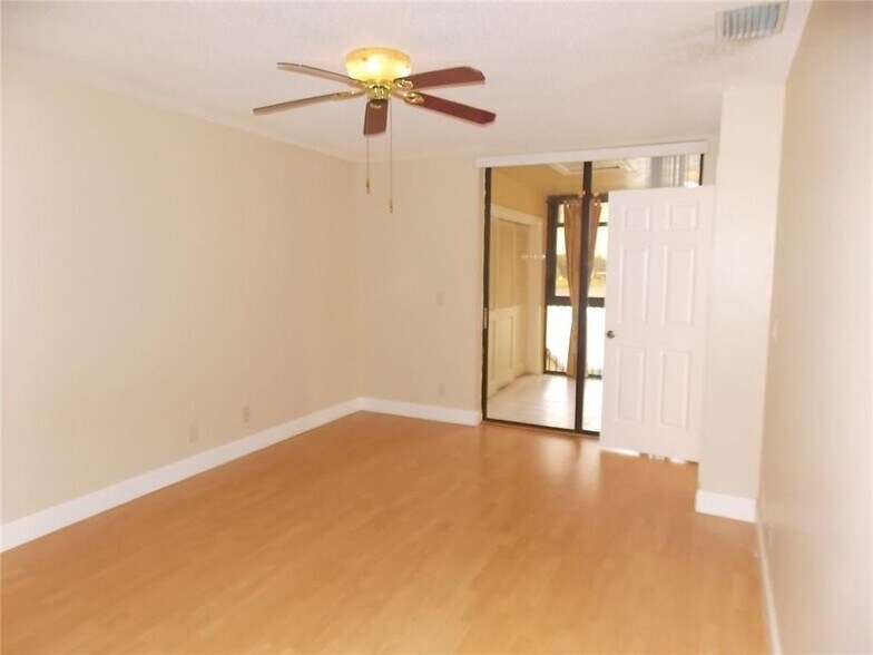 Building Photo - 2738 Carambola Cir S