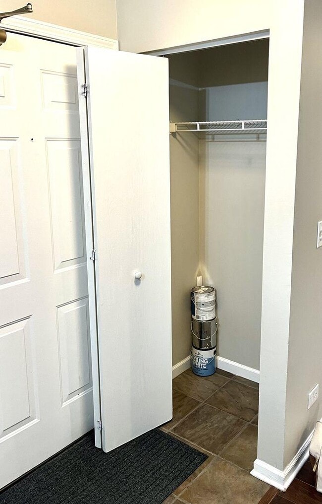 Building Photo - 2 bedroom in Bloomingdale IL 60108